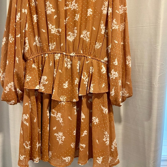 Gorgeous flowy floral ruffle dress - Picture 8 of 8